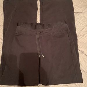 Women’s black under Armour wide leg yoga pant